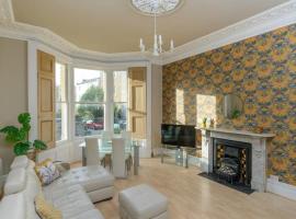 호텔 사진: Gorgeous Apartment Seconds from Seafront Clevedon