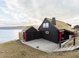 Seaside Escape - 2 Bedroom Home with Stunning Views, Hotel in Velbastaður