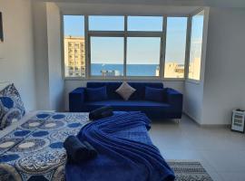 A picture of the hotel: Stunning Penthouse with Sea and Castle View (2BDR)