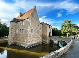 Hotel Foto: Château de la Mothe - Gîte Guillaume Le CONQUERANT