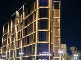 Dostyk Business Hotel، فندق في أكتاو