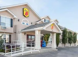 Super 8 by Wyndham Cochrane