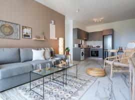 Fotos de Hotel: Ivory 1-BR Apartment in Aradipou