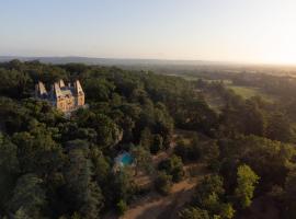 Fotos de Hotel: Enjoy summer at Chateau de Monbrison, apartment for four guests