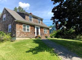 Hotel Photo: Beautiful Home in Orono, Next to University