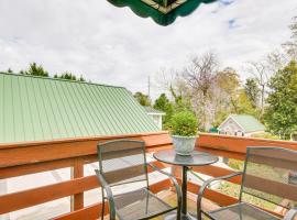 Hotel fotografie: Aiken Apt with Garden-View Balcony Half-Mi to Dtwn!