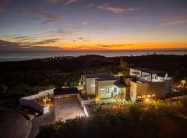Фотография гостиницы: Stylish and Beautiful New 3BR Villa with Ocean Views