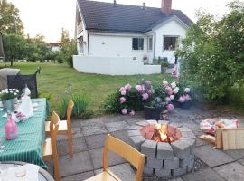 Hotel Photo: Nice holiday accommodation in picturesque Bralanda outside Vanersborg