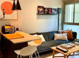 A picture of the hotel: Stylish & Cozy 2 bedroom in the heart of Yafo