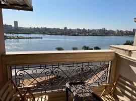 Hotel fotografie: شقة فندقية على النيل مباشر بالمعادى ٣ غرف ٣ حمام