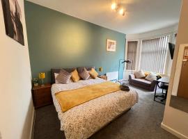 Hotel Photo: Coventry station Deluxe studio