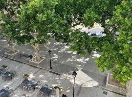 Hotel Photo: SOUS LES PLATANES