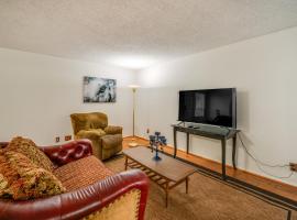 A picture of the hotel: Walkable Dallas Condo about 3 Mi to Downtown!