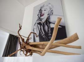 The Queen Luxury Apartments - Villa Marilyn, hotel in Luxembourg