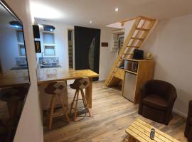 Hotel Photo: Logement village calme