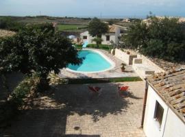 Hotel fotoğraf: Ferienhaus in Ragusa mit Privatem Pool - b57591