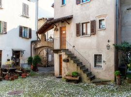 รูปภาพของโรงแรม: La Casetta di Riva - Cozy home in lakeside village