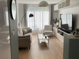 A picture of the hotel: Appartement lumineux proche Paris