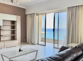 Фотография гостиницы: Splendid Sea View Apartment, Sliema Promenade