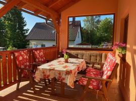 Slunný domek s terasou a zahradou, ξενοδοχείο σε Zvikovske Podhradi