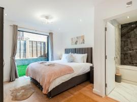 Hotel Foto: Luxury Three Bedrooms Flat, Coulsdon CR5