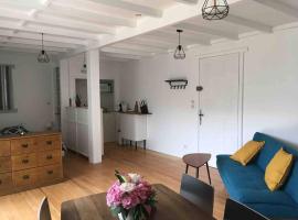 A picture of the hotel: Studio independant dans maison basque