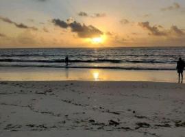 Hotel Photo: MOA Nyali Private ensuite room next to beach