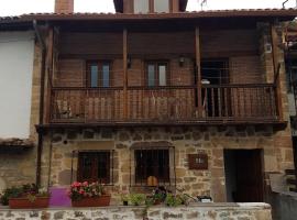 Fotos de Hotel: Casa restaurada en pequeño pueblo de montaña