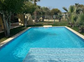 Hotel fotoğraf: Penthouse cosy avec piscine privée