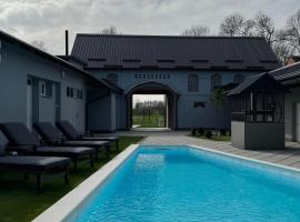 호텔 사진: Oaza Mira Laze - Luxury Private Villa with Pool, Football Field