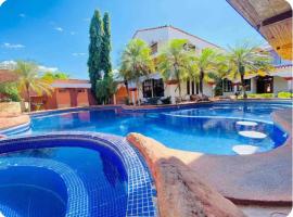 酒店照片: Agradable y Lujosa casa de campo con piscina