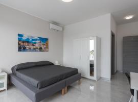 Hotel fotoğraf: Travelershome Ciampino Airport GuestHouse