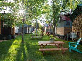 A picture of the hotel: WeeCasa Tiny Home Resort