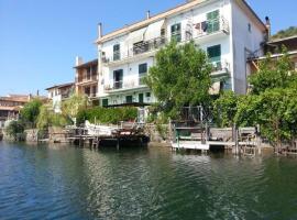 Hotel Foto: Waterfront Casa Vacanze