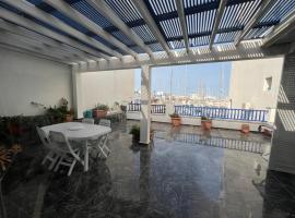 A picture of the hotel: Monastir avec terrasse sur la marina