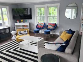 Foto do Hotel: Middletown Modern Apartment - RIBryan Property