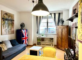 ホテル写真: Lovely Central Art 2 Bedroom Flat Next to Metro Station LODI