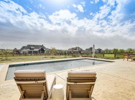 Hotel Foto: Northlake Vacation Rental with Pool and Hot Tub Access