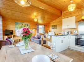 होटल की एक तस्वीर: 2 Bed in Loch Leven 82297