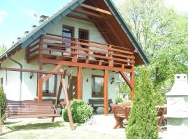 Hotel fotografie: Tolles Ferienhaus in Gmina Sierakowice mit Grill, Garten und Terrasse