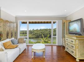 호텔 사진: River View Oasis: Spacious 3-Bed House with Pool