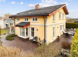 Фотография гостиницы: Large Villa Perfect for World Cup Trondheim 2025