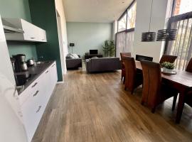 호텔 사진: Luxe recreatiewoning midden in bosrijke omgeving