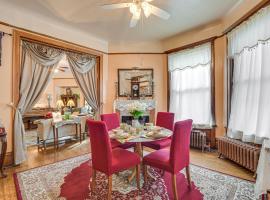 Gambaran Hotel: Griffin Mansion with Yard, 5 Mi to Dtwn Chicago!