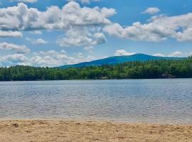 Hotel kuvat: Peaceful Pines Camp on Lower Kimball Pond