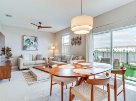 Hotel Photo: Idyllic Miami Townhome with Grill and Lake Views