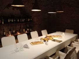 Fotos de Hotel: el oráculo. cava de vinos. unión club