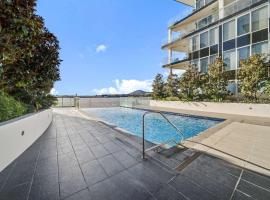 Foto do Hotel: Canberra Lakefront 2-Bed with Pool, Gym & Parking