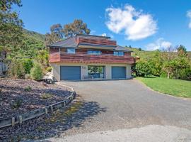 Hotel Foto: Waimarama Hideaway - Waikawa Holiday Home