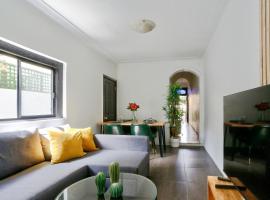 Hotel Photo: Affordable 2 Bedroom House Surry Hills 2 E-Bikes Included